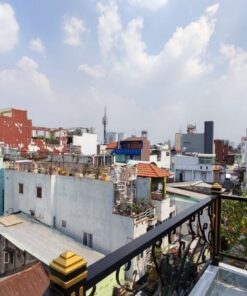 Gò Vấp - Nhà đẹp vào ở ngay - Ô tô ngủ trong nhà - Cách Vincom Phan Văn Trị 500m. 3 tầng, 50m2 chỉ 7.85TỷNguyễn Thái Sơn Phường 5 Gò VấpMô tả : Diện tích : 4.7m x 10.6m = 49.8 m2 Hướng Tây Kết cấu: BTCT, 1 Trệt 1 Lửng 2 lầu, Sân thượng. Thiết kế: 4 phòng ngủ, 2 toilet, Phòng khách, bếp. Vị trí : HXH ngay Ngã Ba Trần Bá Giao và Nguyễn Thái Sơn thông ra Dương Quảng Hàm. Cách Vincom phan Văn Trị 500m, Khu yên tĩnh sạch sẽ. Tiện ích: đầy đủ tiện ích xung quanh, gần trường Đại Học Văn Lang, Trường Trần Văn Giàu, Siêu Thị E mart Gò Vấp... Sổ hồng Chính chủ, không quy hoạch lộ giới, công chứng ngay, Giá còn thương lượng.0902771998 - Dung nhà phố Chuyên bán các loại nhà phố từ trong ngõ hẻm ra tới mặt tiền lớn, từ đất nền - nhà xưởng đến biệt thự - cao ốc, từ Sài Gòn - Bình Dương tới Củ Chi - Bình Chánh. Ms0113
