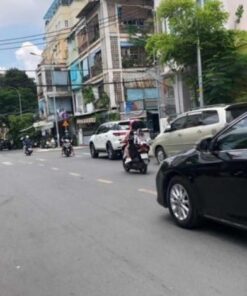 bán nhà mặt tiền gần ngã tư phú nhuận.