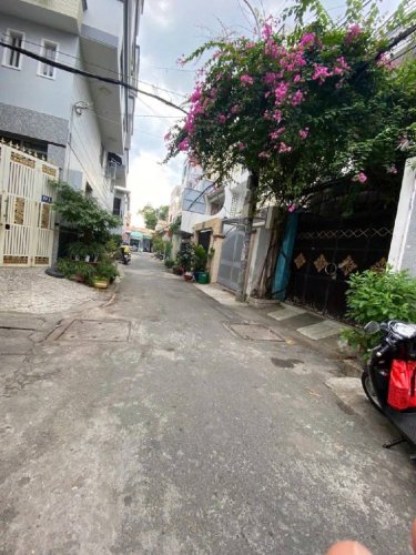 Lô góc 3 mặt thoáng, nở hậu nhẹ, 2 phút ra công viên Bình Phú - PLâm003 2 Bán nhà Cư Xá Phú Lâm A