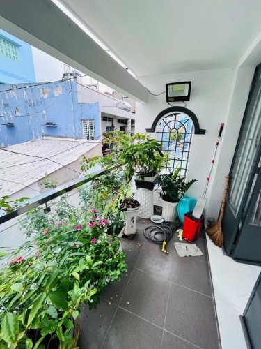 Cách 10m ra mặt tiền Bãi Sậy, nhà lô góc 2 tầng vào ở ngay - shr, hoàn công đủ - BTiên006 6 Bán nhà quận 6