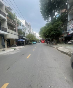 Hãy trở thành chủ nhân ngôi nhà tuyệt vời này chỉ với 1 cuộc gọi ngay đến số 0938860590 gặp Thành 👉Lưu Ý: Giá Bán có khả năng điều chỉnh tăng hoặc giảm tùy thuộc vào thời gian và biến động thị trường 👉Đừng bỏ lỡ bất kỳ cơ hội nào, hãy Liên Hệ Ngay để cập nhật giá mới nhất và đảm bảo bạn nhận được ưu đãi giá tốt nhất từ Chủ Nhà ! 👉Chúng tôi cam kết tất cả các thông tin, hình ảnh về Bất Động Sản trên đều chính xác 100% MUA NHÀ LÀ CẢM XÚC – GIÁ CẢ PHỤ THUỘC VỊ TRÍ. LỰA CHỌN CỦA BẠN – TƯƠNG LAI CỦA CẢ GIA ĐÌNH.